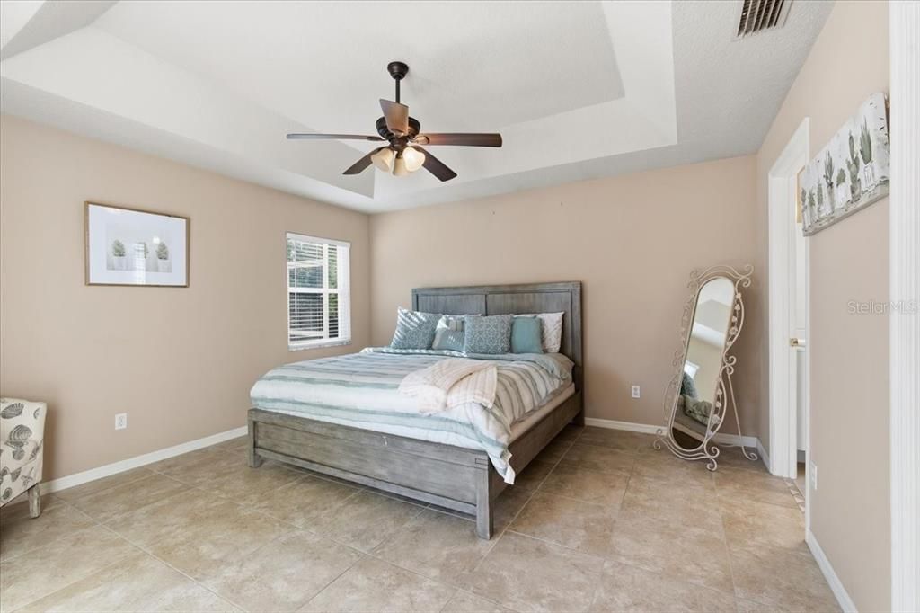 For Sale: $399,900 (3 beds, 2 baths, 1572 Square Feet)