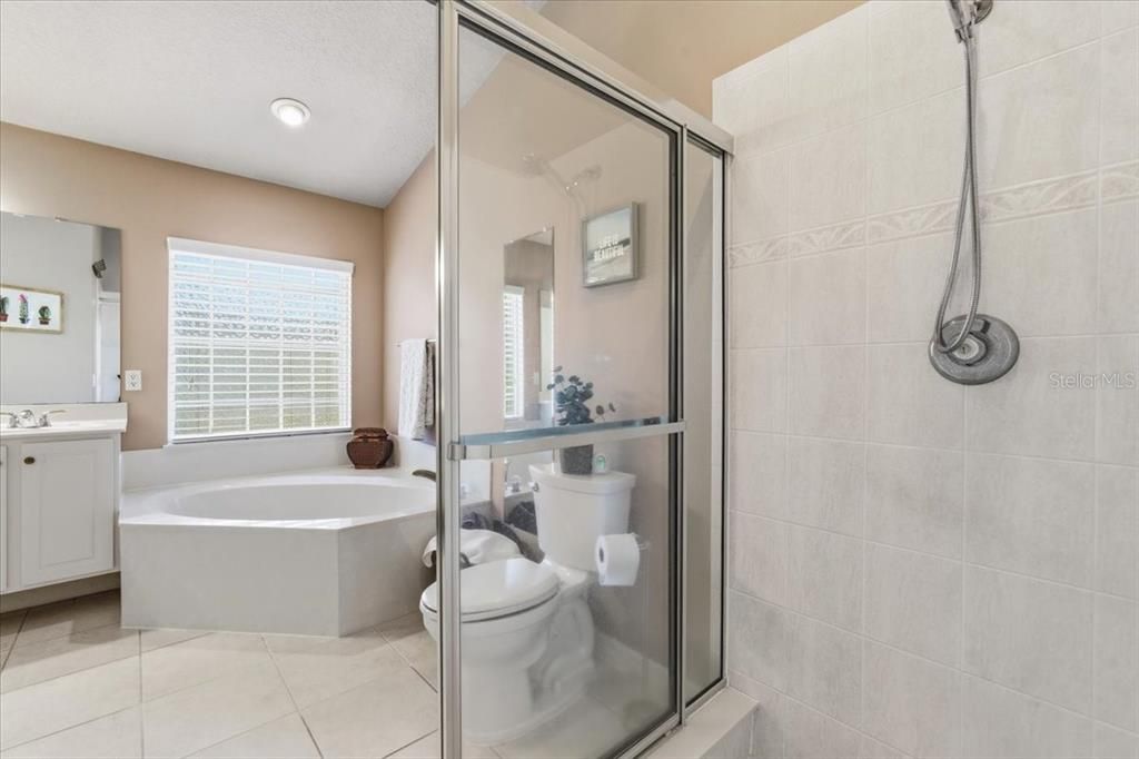 For Sale: $399,900 (3 beds, 2 baths, 1572 Square Feet)