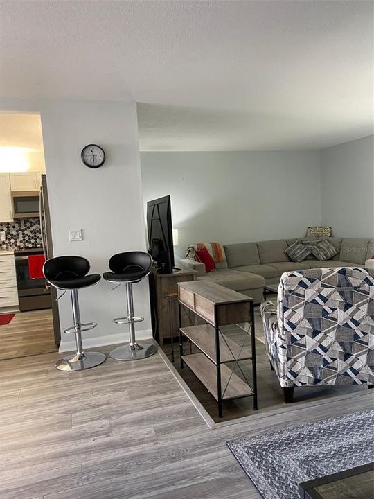 待售: $199,000 (2 贝兹, 2 浴室, 1014 平方英尺)