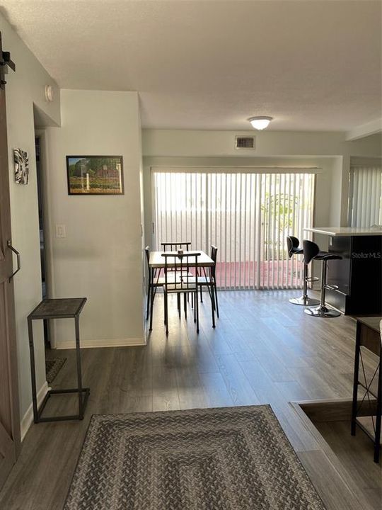 待售: $199,000 (2 贝兹, 2 浴室, 1014 平方英尺)