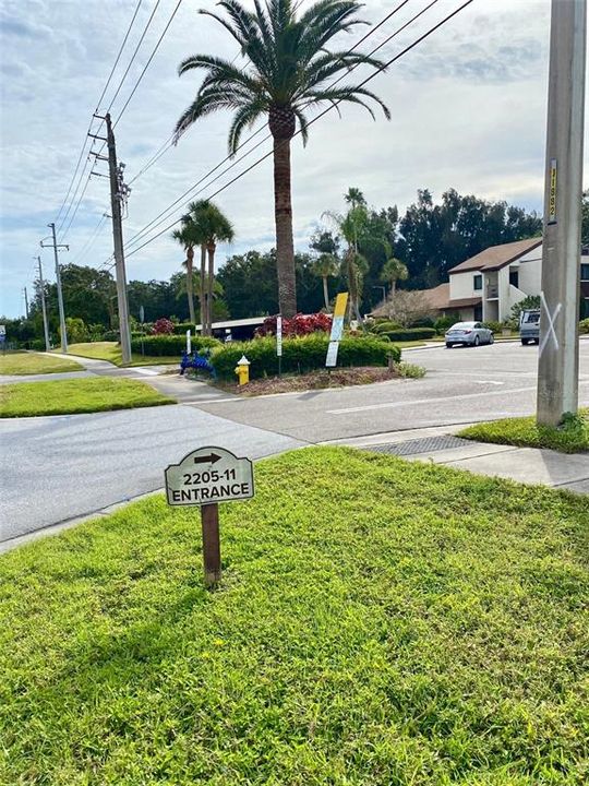 待售: $199,000 (2 贝兹, 2 浴室, 1014 平方英尺)