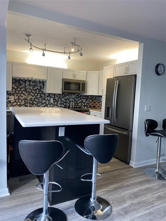 待售: $199,000 (2 贝兹, 2 浴室, 1014 平方英尺)