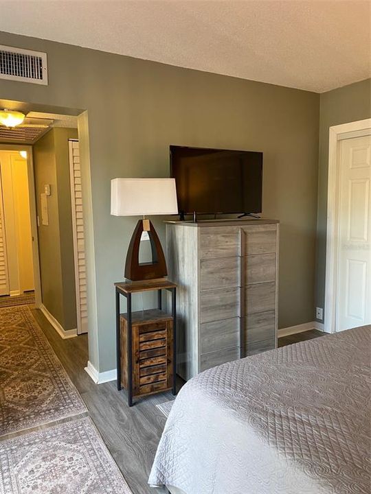 待售: $199,000 (2 贝兹, 2 浴室, 1014 平方英尺)