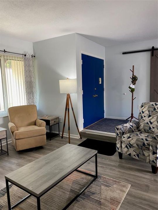 待售: $199,000 (2 贝兹, 2 浴室, 1014 平方英尺)