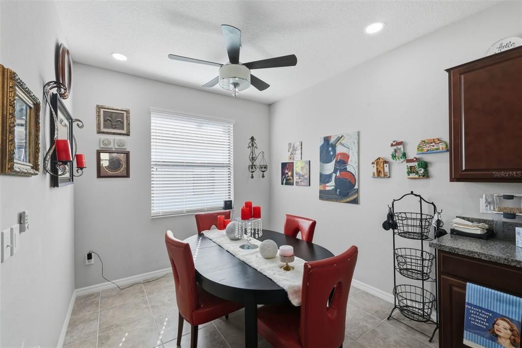 На продажу: $420,000 (4 спален, 3 ванн, 2272 Квадратных фут)