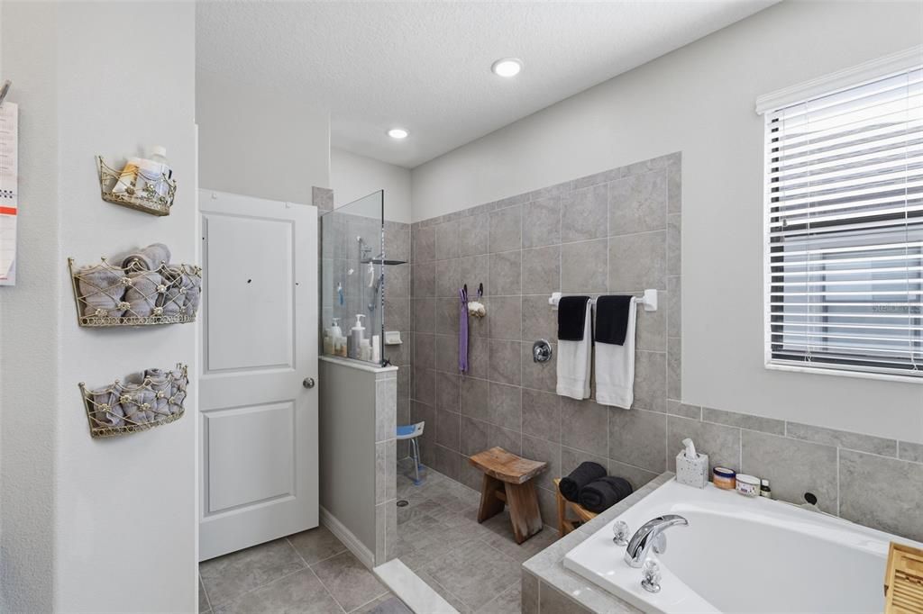 На продажу: $420,000 (4 спален, 3 ванн, 2272 Квадратных фут)