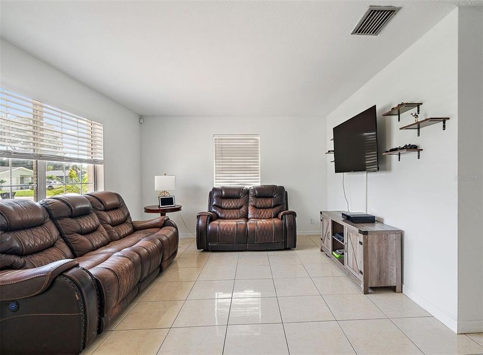 出租: $2,250 (3 贝兹, 2 浴室, 1620 平方英尺)