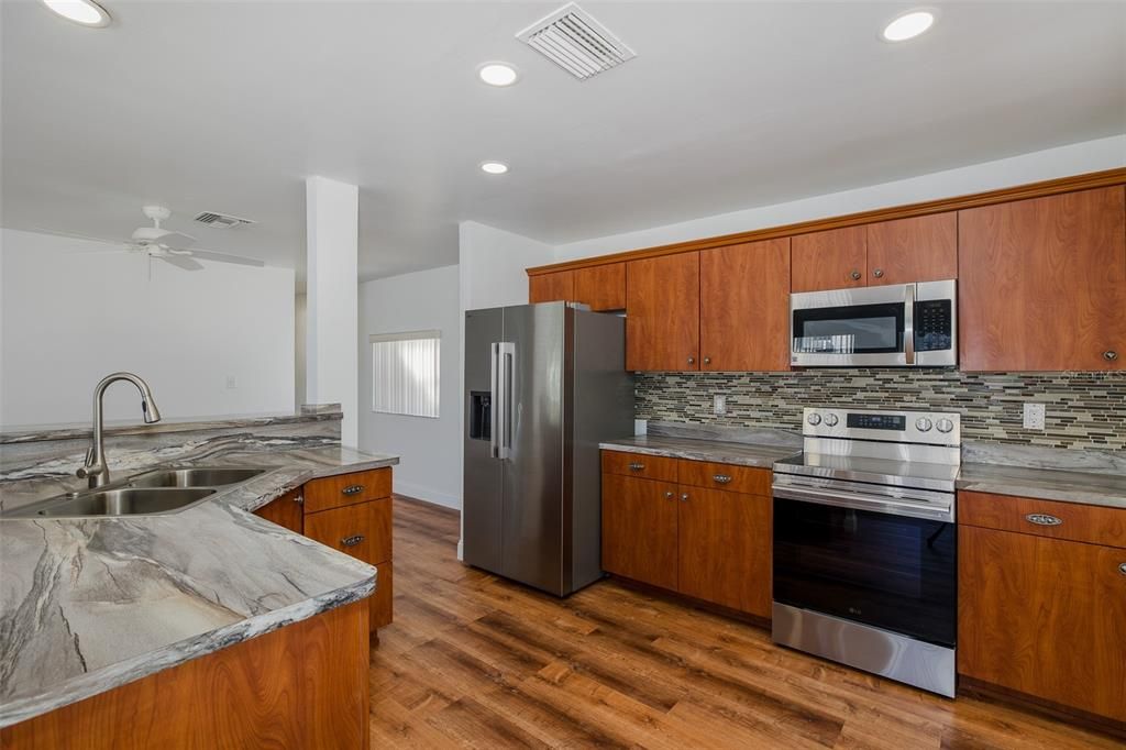 For Rent: $1,975 (2 beds, 1 baths, 672 Square Feet)