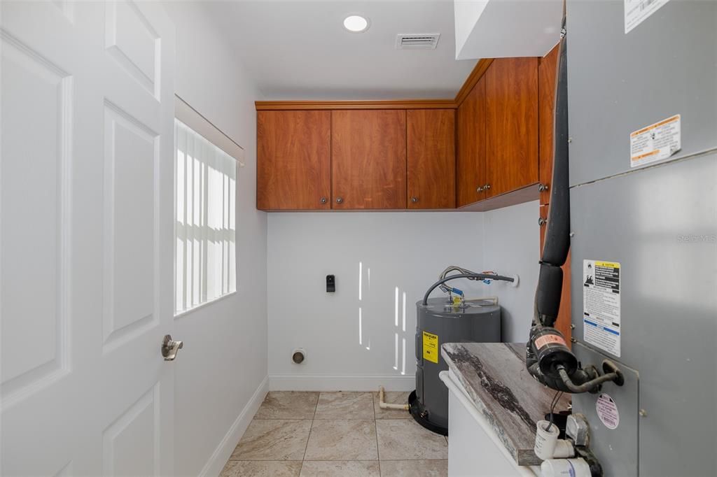 For Rent: $1,975 (2 beds, 1 baths, 672 Square Feet)