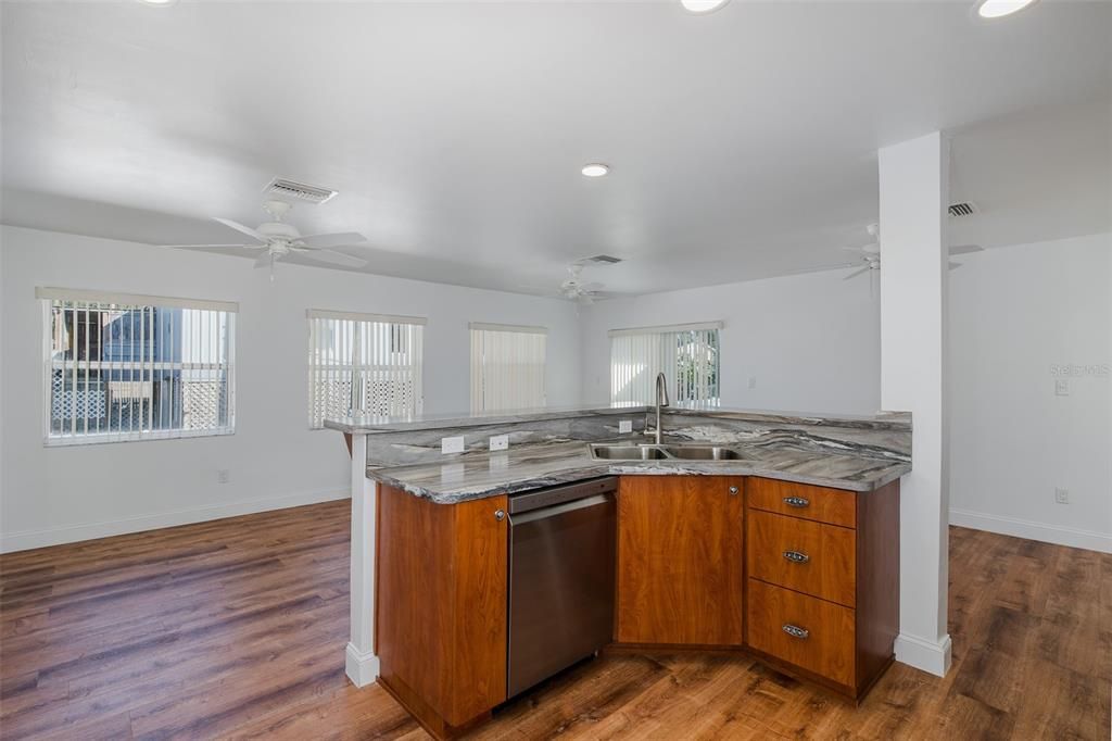 For Rent: $1,975 (2 beds, 1 baths, 672 Square Feet)