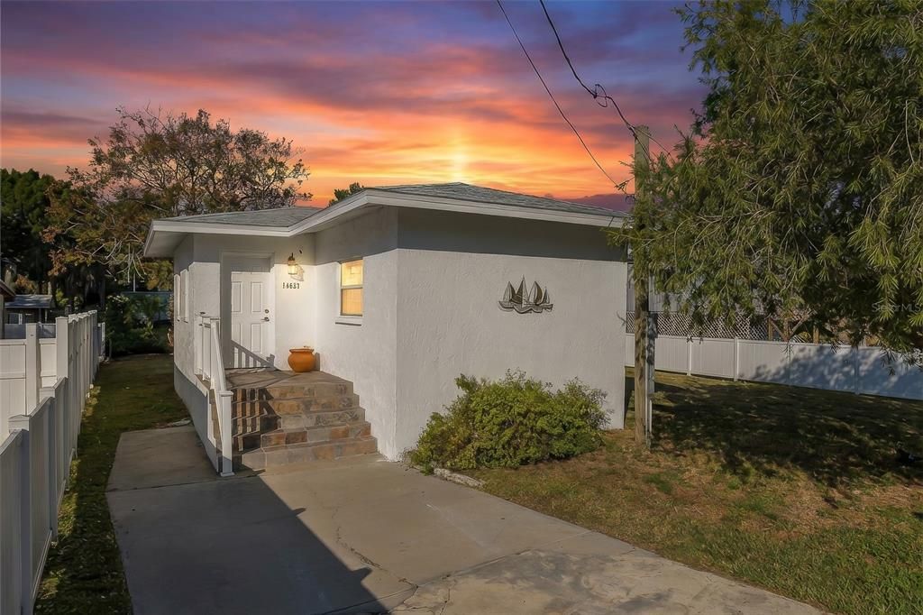 For Rent: $1,975 (2 beds, 1 baths, 672 Square Feet)