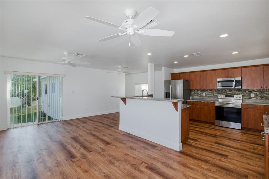 For Rent: $1,975 (2 beds, 1 baths, 672 Square Feet)