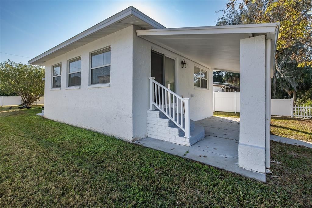 For Rent: $1,975 (2 beds, 1 baths, 672 Square Feet)