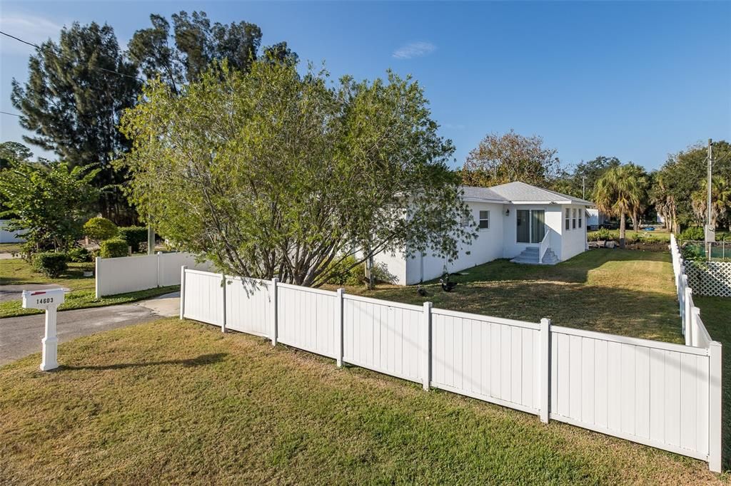 For Rent: $1,975 (2 beds, 1 baths, 672 Square Feet)