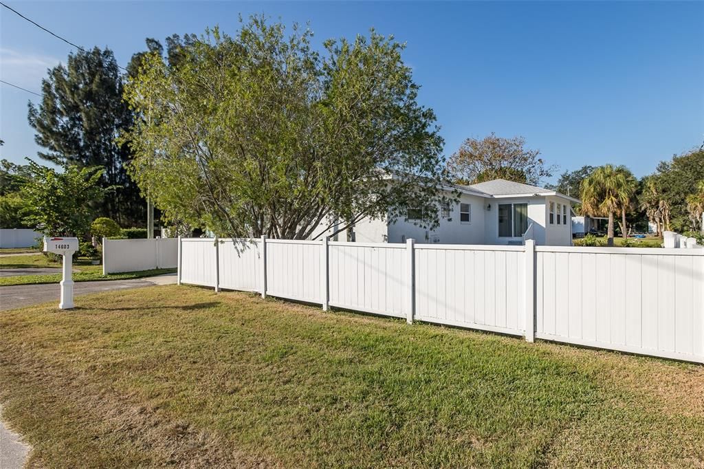 For Rent: $1,975 (2 beds, 1 baths, 672 Square Feet)