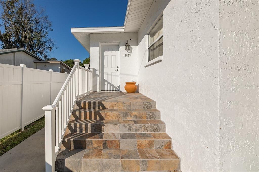 For Rent: $1,975 (2 beds, 1 baths, 672 Square Feet)