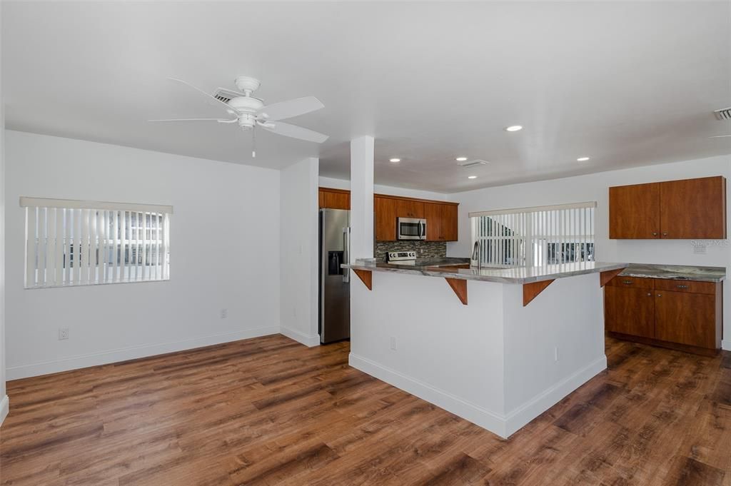 For Rent: $1,975 (2 beds, 1 baths, 672 Square Feet)