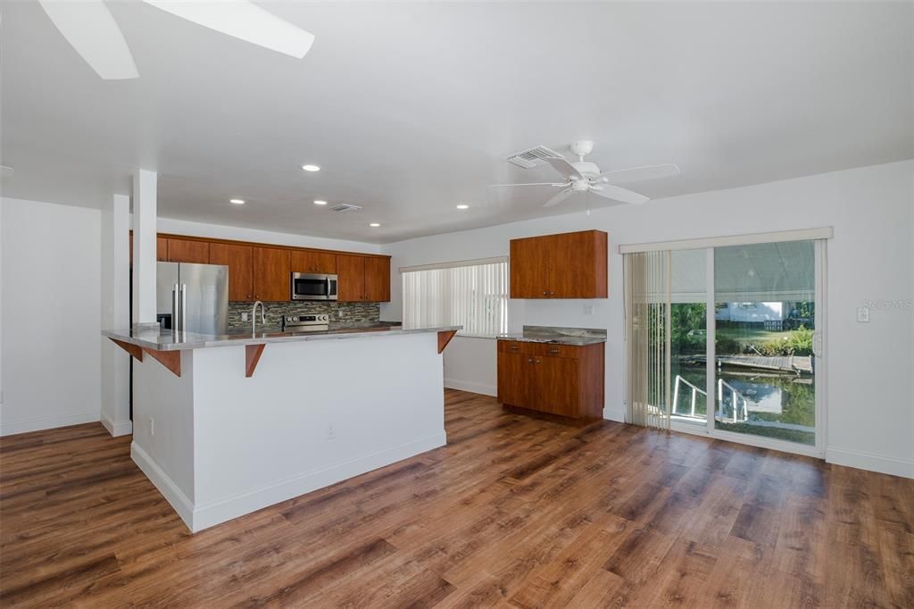 For Rent: $1,975 (2 beds, 1 baths, 672 Square Feet)