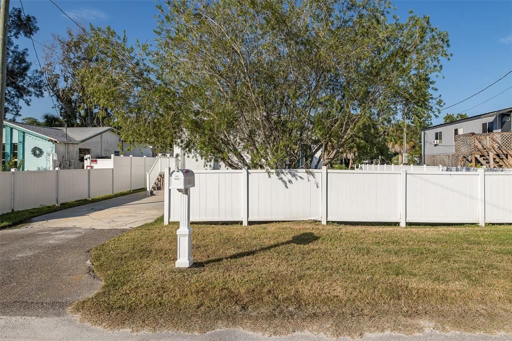 For Rent: $1,975 (2 beds, 1 baths, 672 Square Feet)