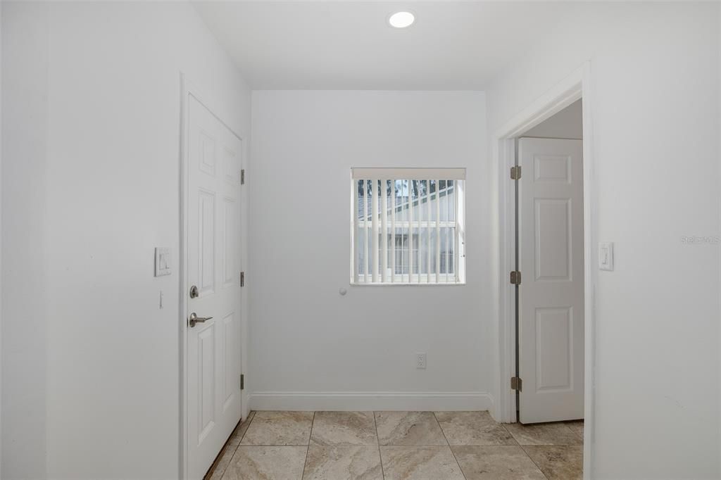 For Rent: $1,975 (2 beds, 1 baths, 672 Square Feet)