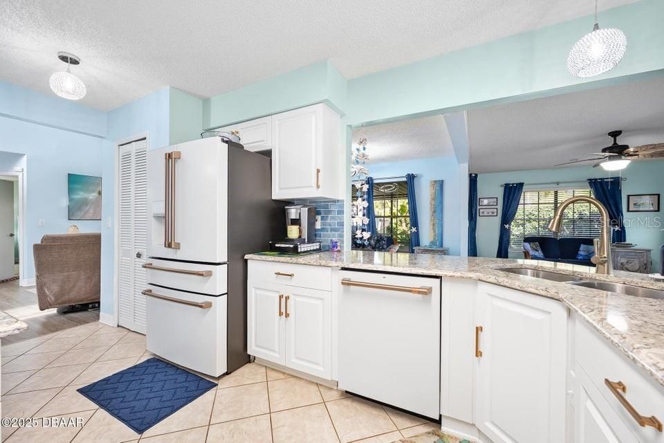 На продажу: $495,000 (3 спален, 2 ванн, 2033 Квадратных фут)