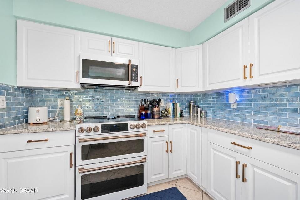 На продажу: $495,000 (3 спален, 2 ванн, 2033 Квадратных фут)