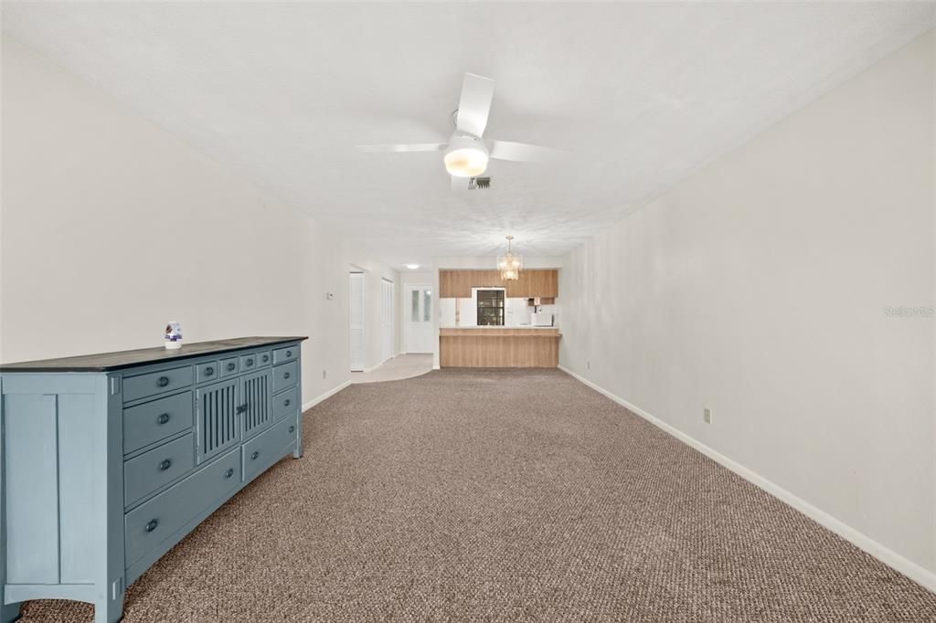 待售: $139,900 (2 贝兹, 2 浴室, 1324 平方英尺)