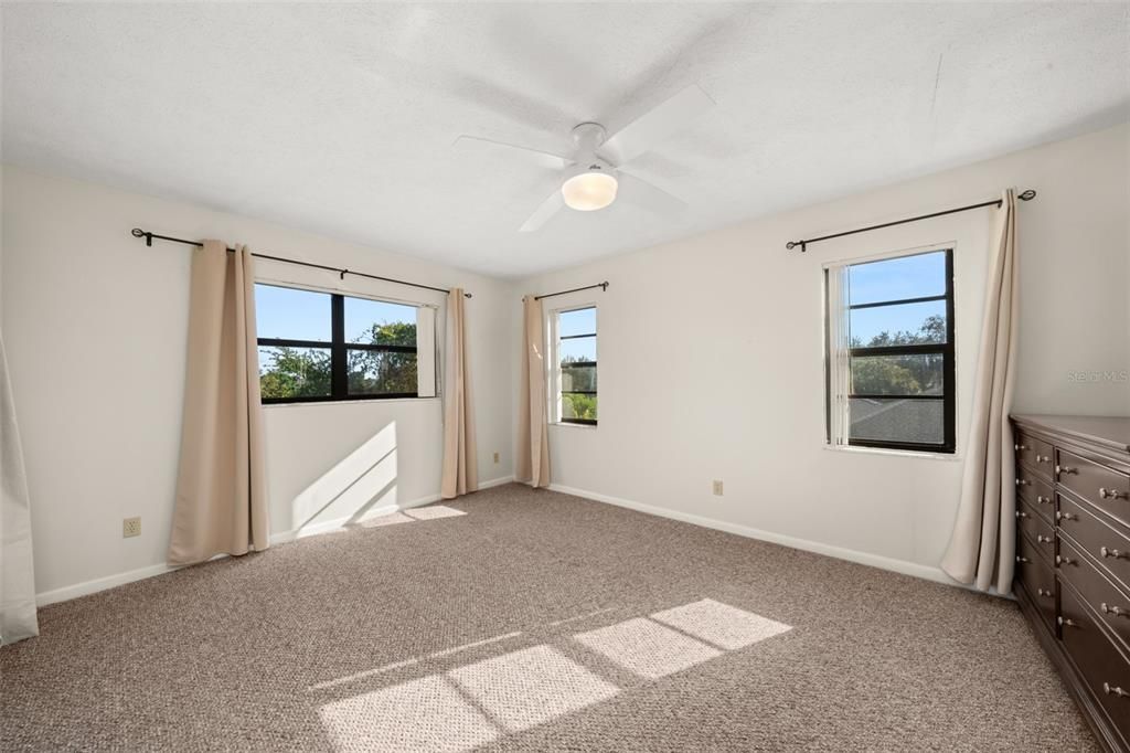 待售: $139,900 (2 贝兹, 2 浴室, 1324 平方英尺)