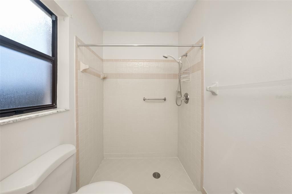 待售: $139,900 (2 贝兹, 2 浴室, 1324 平方英尺)