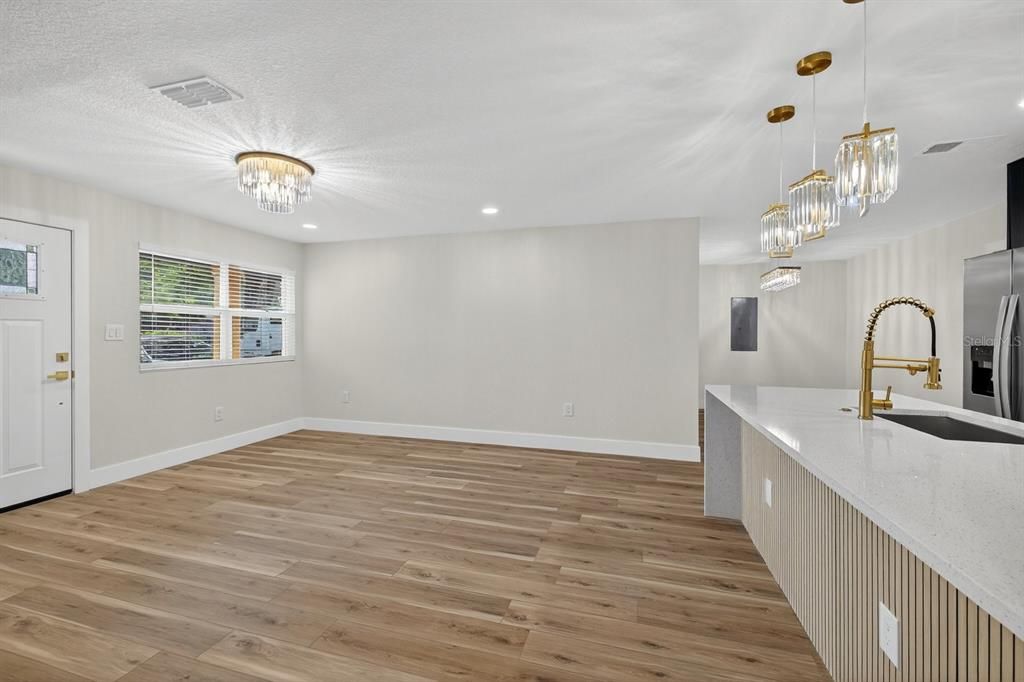 For Sale: $399,999 (4 beds, 2 baths, 1628 Square Feet)