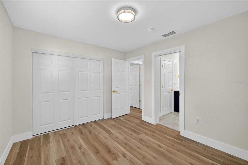 For Sale: $399,999 (4 beds, 2 baths, 1628 Square Feet)