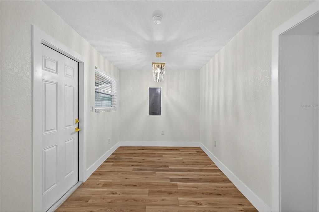 For Sale: $399,999 (4 beds, 2 baths, 1628 Square Feet)