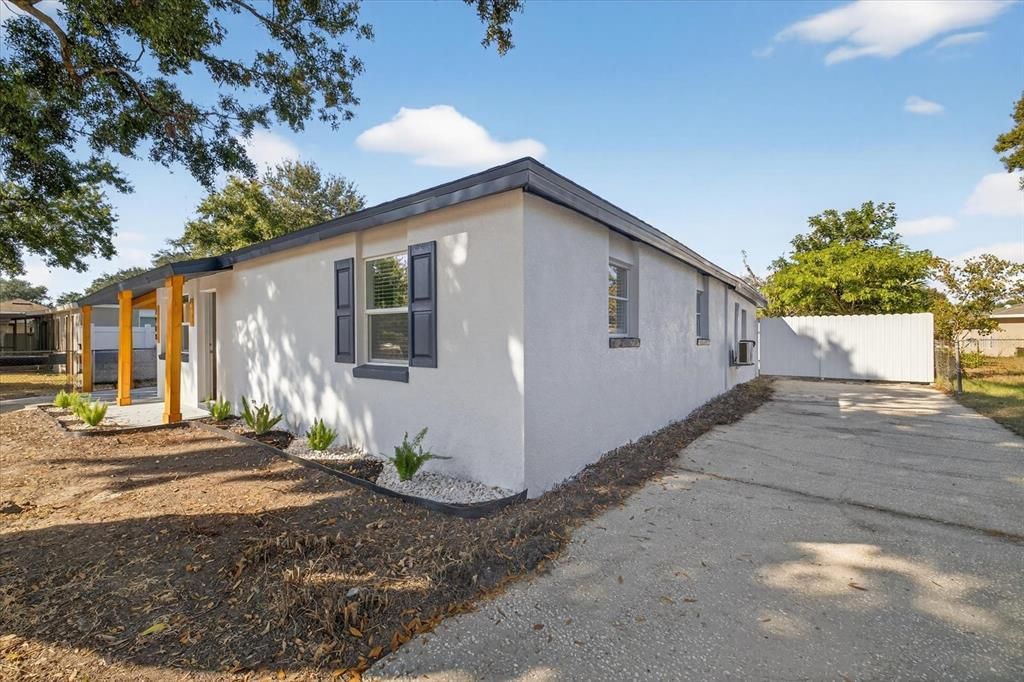 For Sale: $399,999 (4 beds, 2 baths, 1628 Square Feet)