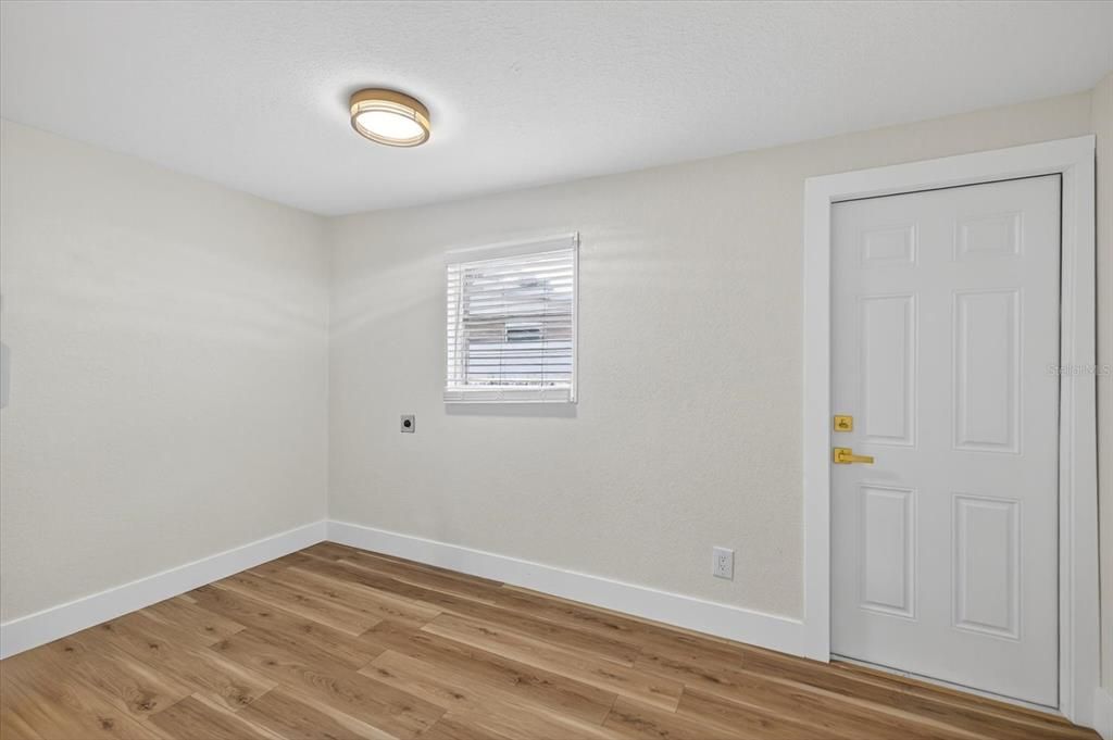 For Sale: $399,999 (4 beds, 2 baths, 1628 Square Feet)