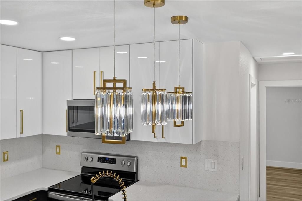 For Sale: $399,999 (4 beds, 2 baths, 1628 Square Feet)