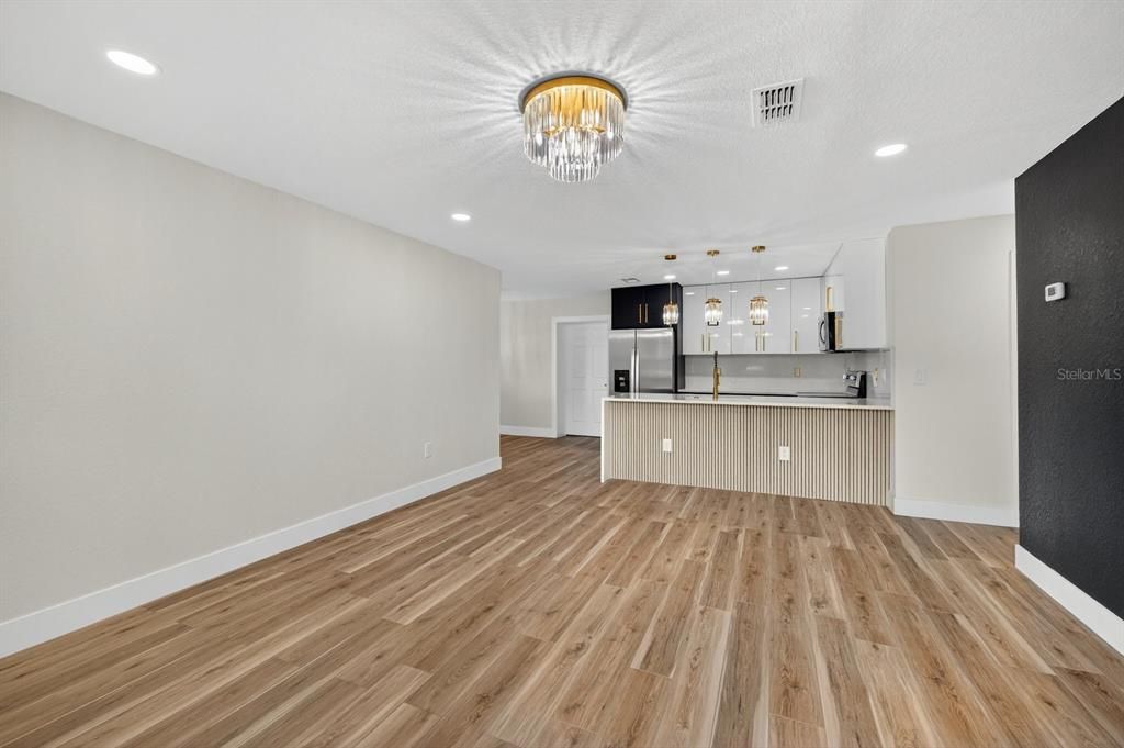 For Sale: $399,999 (4 beds, 2 baths, 1628 Square Feet)