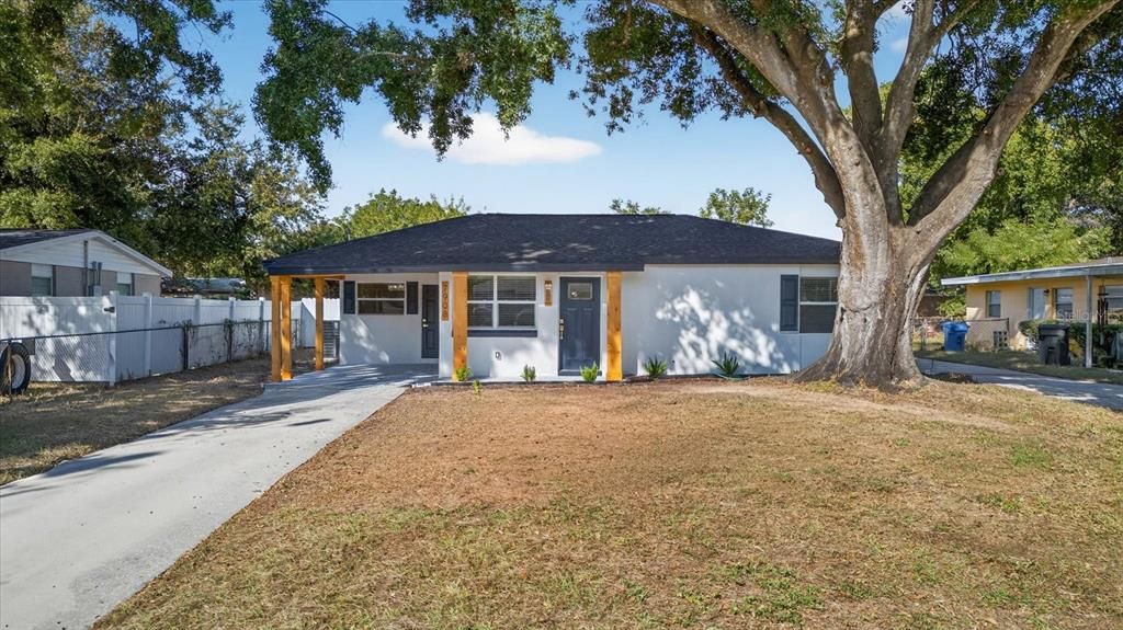 For Sale: $399,999 (4 beds, 2 baths, 1628 Square Feet)