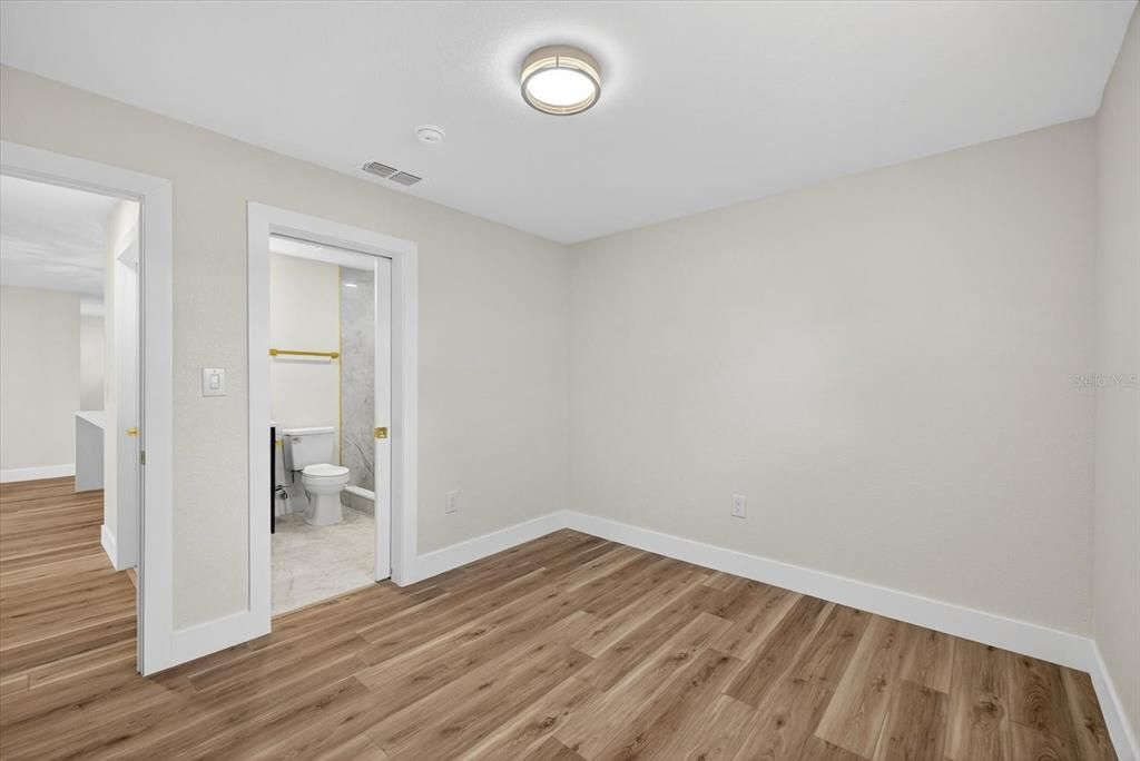 For Sale: $399,999 (4 beds, 2 baths, 1628 Square Feet)