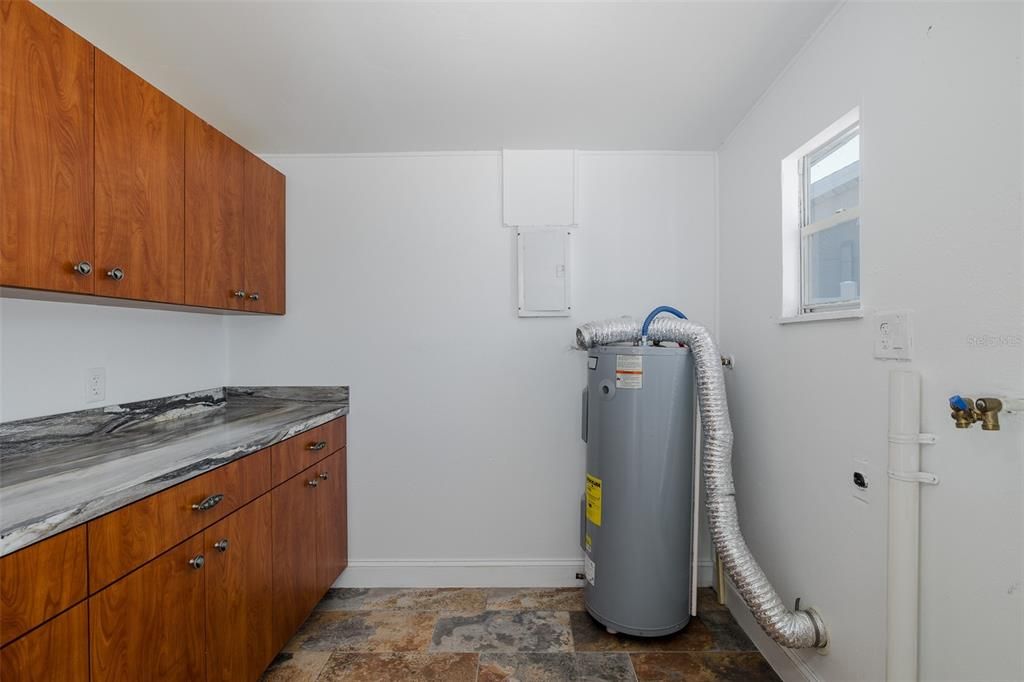 For Rent: $1,875 (2 beds, 1 baths, 822 Square Feet)