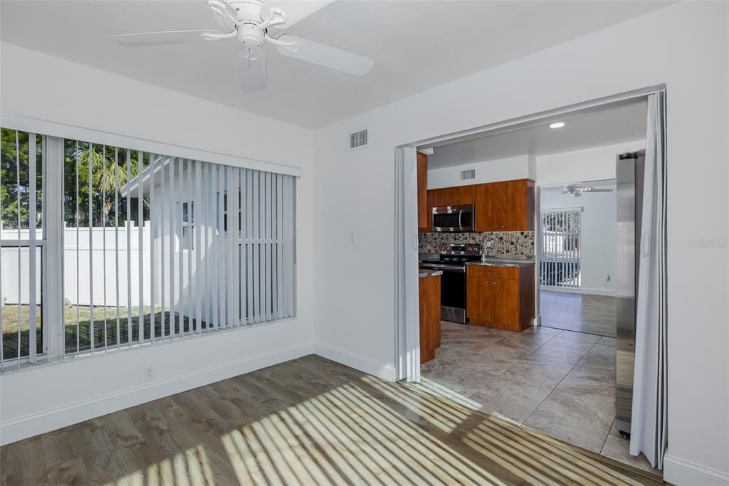 For Rent: $1,875 (2 beds, 1 baths, 822 Square Feet)