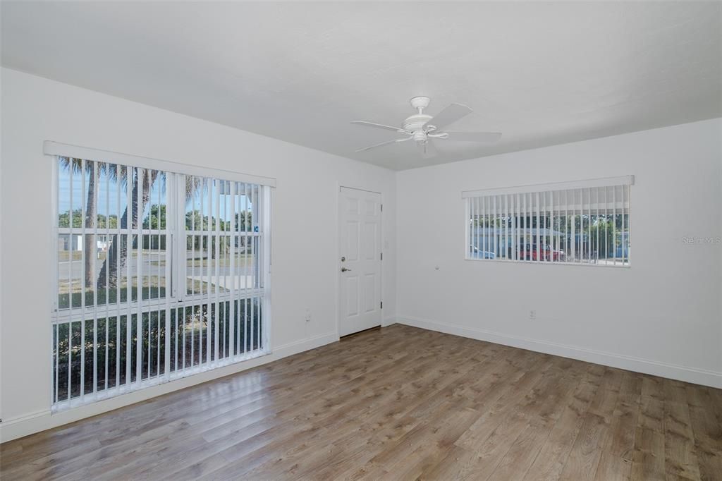 For Rent: $1,875 (2 beds, 1 baths, 822 Square Feet)