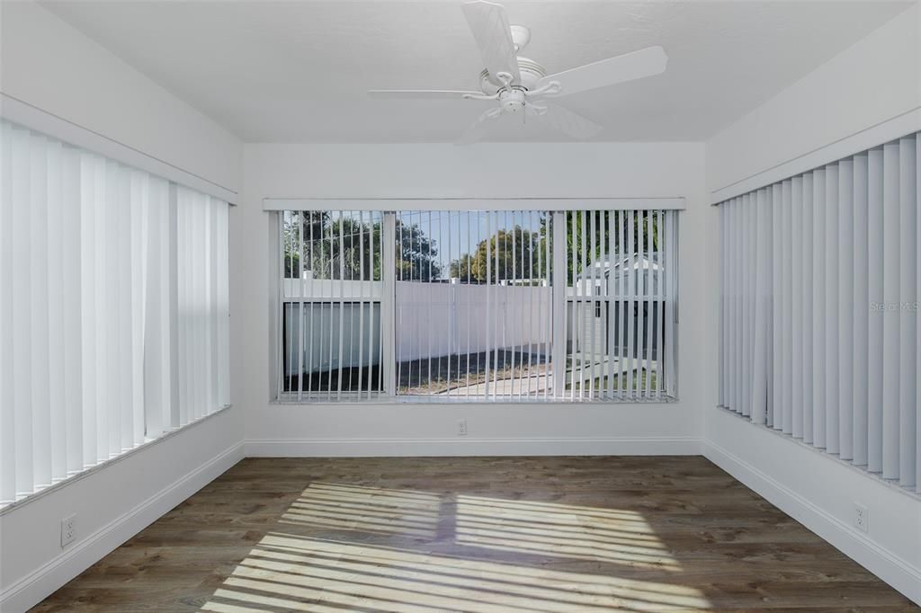 For Rent: $1,875 (2 beds, 1 baths, 822 Square Feet)