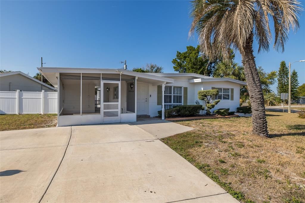 For Rent: $1,875 (2 beds, 1 baths, 822 Square Feet)