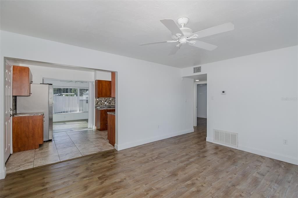 For Rent: $1,875 (2 beds, 1 baths, 822 Square Feet)