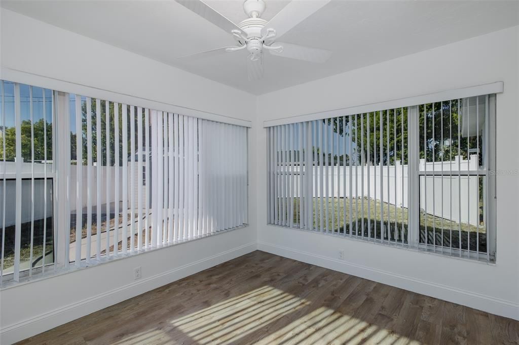 For Rent: $1,875 (2 beds, 1 baths, 822 Square Feet)