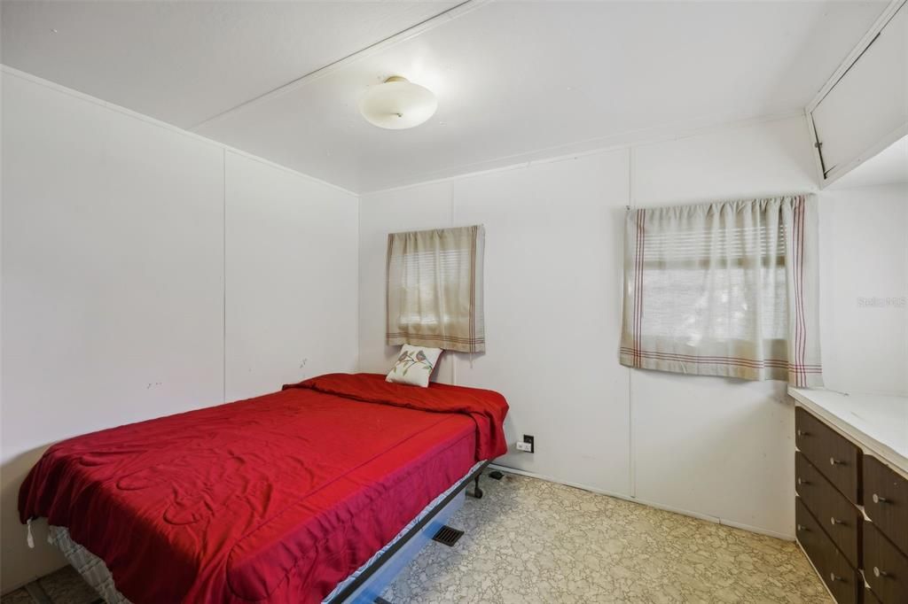 For Sale: $120,000 (2 beds, 1 baths, 1044 Square Feet)