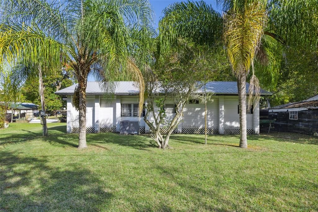 For Sale: $120,000 (2 beds, 1 baths, 1044 Square Feet)