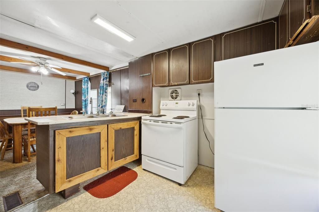 For Sale: $120,000 (2 beds, 1 baths, 1044 Square Feet)