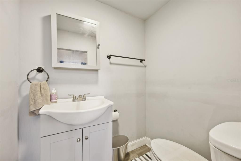 For Sale: $120,000 (2 beds, 1 baths, 1044 Square Feet)