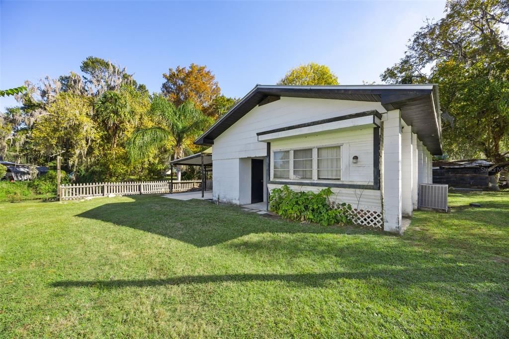 For Sale: $120,000 (2 beds, 1 baths, 1044 Square Feet)